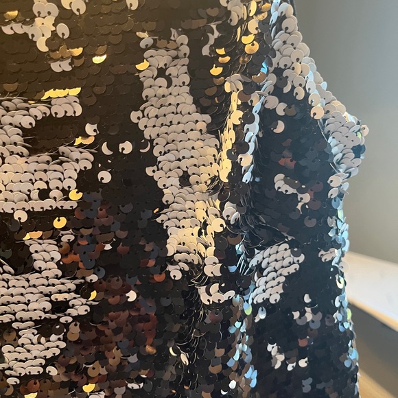 Sequin top. Black and white - Picture 2 of 3